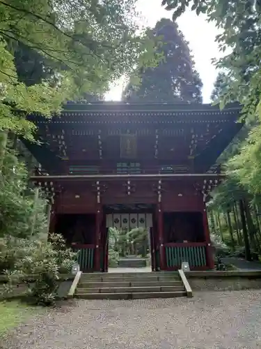 御岩神社の山門・神門