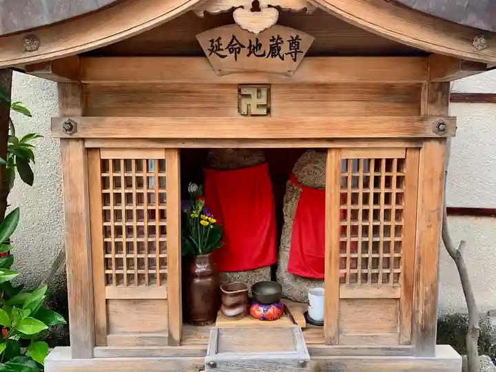 延命地蔵尊の本殿・本堂