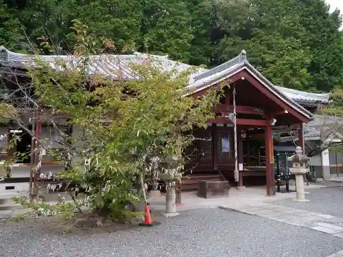 安岡寺の本殿