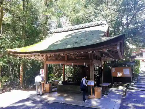 大神神社の手水舎
