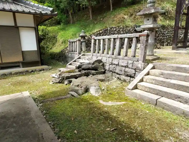 慈久神社の{uncategorized: "未分類", other: "その他", undefined: "問題あり", building: "その他建物", grave: "お墓", sacred_gate: "鳥居", guardian: "狛犬", statue: "像", buddha: "仏像", history: "歴史", nature: "自然", garden: "庭園", animal: "動物", pagoda: "塔", temizu: "手水舎", mountain_gate: "山門・神門", sanctuary: "本殿・本堂", subordinate: "末社・摂社", art: "芸術", scenery: "景色", jizo: "地蔵", ema: "絵馬", goshuin: "御朱印", omikuji: "おみくじ", items: "授与品その他", amulet: "お守り", goshuincho: "御朱印帳", eats: "食事", festival: "お祭り", votive_dance: "神楽", shichigosan: "七五三参", wedding: "結婚式", experience: "体験その他", initially: "初詣", around: "周辺", anti_infection: "感染症対策"}
