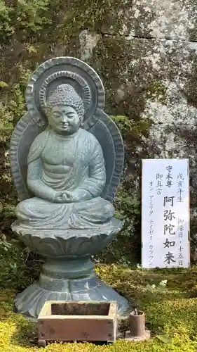大本山七宝瀧寺の{uncategorized: "未分類", other: "その他", undefined: "問題あり", building: "その他建物", grave: "お墓", sacred_gate: "鳥居", guardian: "狛犬", statue: "像", buddha: "仏像", history: "歴史", nature: "自然", garden: "庭園", animal: "動物", pagoda: "塔", temizu: "手水舎", mountain_gate: "山門・神門", sanctuary: "本殿・本堂", subordinate: "末社・摂社", art: "芸術", scenery: "景色", jizo: "地蔵", ema: "絵馬", goshuin: "御朱印", omikuji: "おみくじ", items: "授与品その他", amulet: "お守り", goshuincho: "御朱印帳", eats: "食事", festival: "お祭り", votive_dance: "神楽", shichigosan: "七五三参", wedding: "結婚式", experience: "体験その他", initially: "初詣", around: "周辺", anti_infection: "感染症対策"}