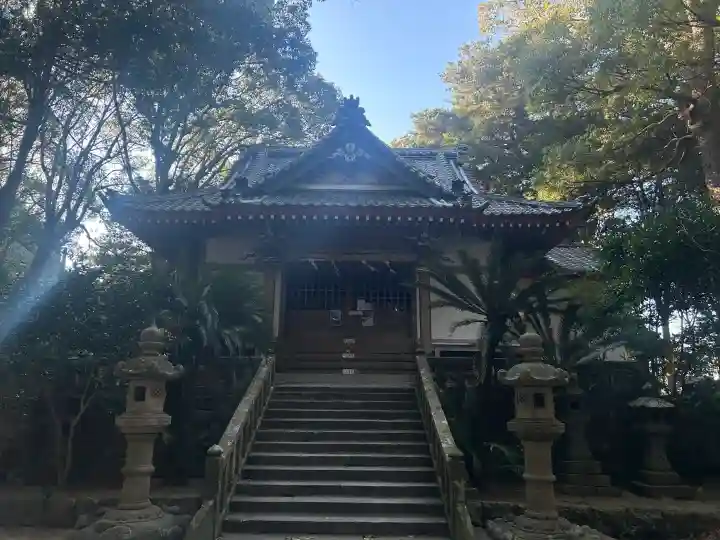 諸口神社の{uncategorized: "未分類", other: "その他", undefined: "問題あり", building: "その他建物", grave: "お墓", sacred_gate: "鳥居", guardian: "狛犬", statue: "像", buddha: "仏像", history: "歴史", nature: "自然", garden: "庭園", animal: "動物", pagoda: "塔", temizu: "手水舎", mountain_gate: "山門・神門", sanctuary: "本殿・本堂", subordinate: "末社・摂社", art: "芸術", scenery: "景色", jizo: "地蔵", ema: "絵馬", goshuin: "御朱印", omikuji: "おみくじ", items: "授与品その他", amulet: "お守り", goshuincho: "御朱印帳", eats: "食事", festival: "お祭り", votive_dance: "神楽", shichigosan: "七五三参", wedding: "結婚式", experience: "体験その他", initially: "初詣", around: "周辺", anti_infection: "感染症対策"}