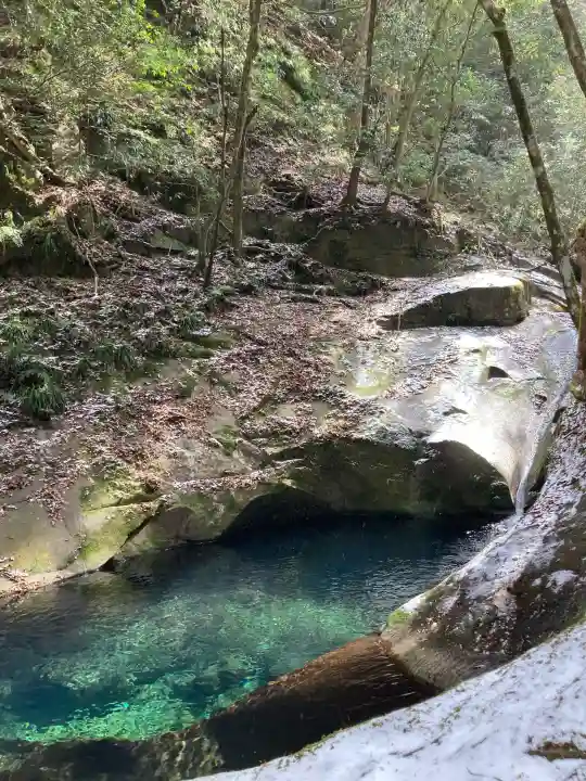 龍鎮神社の{uncategorized: "未分類", other: "その他", undefined: "問題あり", building: "その他建物", grave: "お墓", sacred_gate: "鳥居", guardian: "狛犬", statue: "像", buddha: "仏像", history: "歴史", nature: "自然", garden: "庭園", animal: "動物", pagoda: "塔", temizu: "手水舎", mountain_gate: "山門・神門", sanctuary: "本殿・本堂", subordinate: "末社・摂社", art: "芸術", scenery: "景色", jizo: "地蔵", ema: "絵馬", goshuin: "御朱印", omikuji: "おみくじ", items: "授与品その他", amulet: "お守り", goshuincho: "御朱印帳", eats: "食事", festival: "お祭り", votive_dance: "神楽", shichigosan: "七五三参", wedding: "結婚式", experience: "体験その他", initially: "初詣", around: "周辺", anti_infection: "感染症対策"}