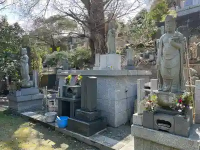 長勝寺の{uncategorized: "未分類", other: "その他", undefined: "問題あり", building: "その他建物", grave: "お墓", sacred_gate: "鳥居", guardian: "狛犬", statue: "像", buddha: "仏像", history: "歴史", nature: "自然", garden: "庭園", animal: "動物", pagoda: "塔", temizu: "手水舎", mountain_gate: "山門・神門", sanctuary: "本殿・本堂", subordinate: "末社・摂社", art: "芸術", scenery: "景色", jizo: "地蔵", ema: "絵馬", goshuin: "御朱印", omikuji: "おみくじ", items: "授与品その他", amulet: "お守り", goshuincho: "御朱印帳", eats: "食事", festival: "お祭り", votive_dance: "神楽", shichigosan: "七五三参", wedding: "結婚式", experience: "体験その他", initially: "初詣", around: "周辺", anti_infection: "感染症対策"}