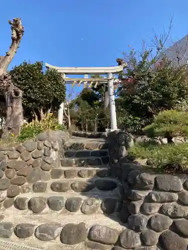 横浜御嶽神社の鳥居