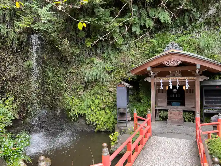 銭洗弁財天宇賀福神社の本殿・本堂