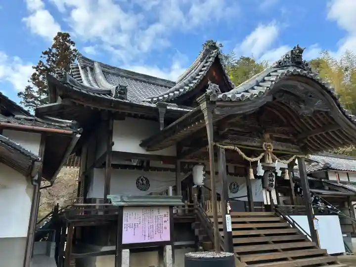 皷神社の{uncategorized: "未分類", other: "その他", undefined: "問題あり", building: "その他建物", grave: "お墓", sacred_gate: "鳥居", guardian: "狛犬", statue: "像", buddha: "仏像", history: "歴史", nature: "自然", garden: "庭園", animal: "動物", pagoda: "塔", temizu: "手水舎", mountain_gate: "山門・神門", sanctuary: "本殿・本堂", subordinate: "末社・摂社", art: "芸術", scenery: "景色", jizo: "地蔵", ema: "絵馬", goshuin: "御朱印", omikuji: "おみくじ", items: "授与品その他", amulet: "お守り", goshuincho: "御朱印帳", eats: "食事", festival: "お祭り", votive_dance: "神楽", shichigosan: "七五三参", wedding: "結婚式", experience: "体験その他", initially: "初詣", around: "周辺", anti_infection: "感染症対策"}