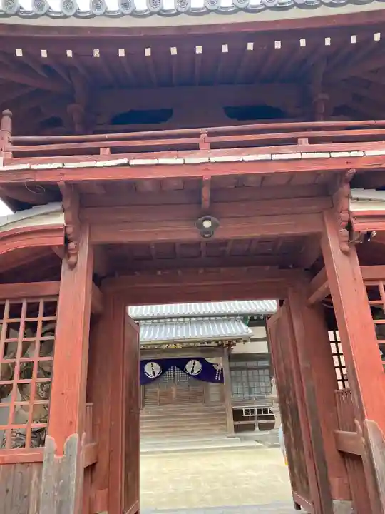 称念寺の山門・神門