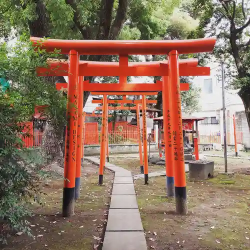 三囲神社の鳥居