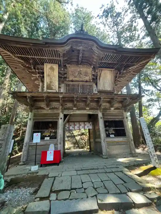 鷲子山上神社の{uncategorized: "未分類", other: "その他", undefined: "問題あり", building: "その他建物", grave: "お墓", sacred_gate: "鳥居", guardian: "狛犬", statue: "像", buddha: "仏像", history: "歴史", nature: "自然", garden: "庭園", animal: "動物", pagoda: "塔", temizu: "手水舎", mountain_gate: "山門・神門", sanctuary: "本殿・本堂", subordinate: "末社・摂社", art: "芸術", scenery: "景色", jizo: "地蔵", ema: "絵馬", goshuin: "御朱印", omikuji: "おみくじ", items: "授与品その他", amulet: "お守り", goshuincho: "御朱印帳", eats: "食事", festival: "お祭り", votive_dance: "神楽", shichigosan: "七五三参", wedding: "結婚式", experience: "体験その他", initially: "初詣", around: "周辺", anti_infection: "感染症対策"}