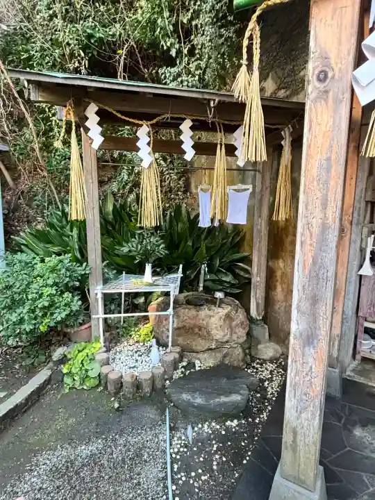 岩窟弁財天の{uncategorized: "未分類", other: "その他", undefined: "問題あり", building: "その他建物", grave: "お墓", sacred_gate: "鳥居", guardian: "狛犬", statue: "像", buddha: "仏像", history: "歴史", nature: "自然", garden: "庭園", animal: "動物", pagoda: "塔", temizu: "手水舎", mountain_gate: "山門・神門", sanctuary: "本殿・本堂", subordinate: "末社・摂社", art: "芸術", scenery: "景色", jizo: "地蔵", ema: "絵馬", goshuin: "御朱印", omikuji: "おみくじ", items: "授与品その他", amulet: "お守り", goshuincho: "御朱印帳", eats: "食事", festival: "お祭り", votive_dance: "神楽", shichigosan: "七五三参", wedding: "結婚式", experience: "体験その他", initially: "初詣", around: "周辺", anti_infection: "感染症対策"}