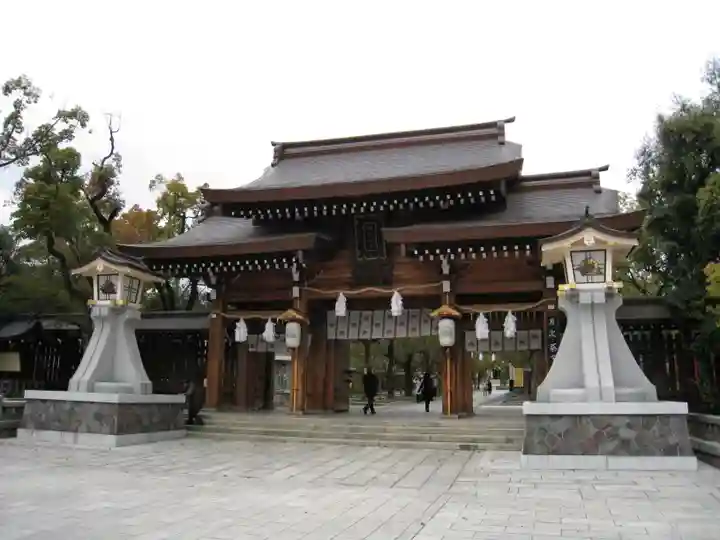 湊川神社の山門・神門