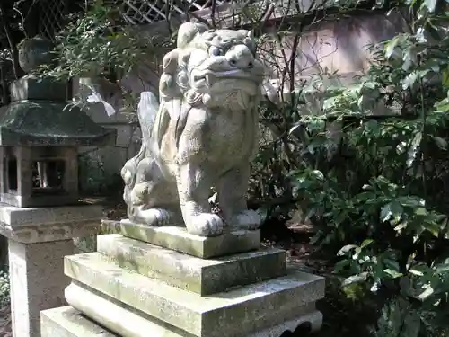 八神社の狛犬