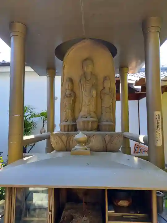 全興寺の{uncategorized: "未分類", other: "その他", undefined: "問題あり", building: "その他建物", grave: "お墓", sacred_gate: "鳥居", guardian: "狛犬", statue: "像", buddha: "仏像", history: "歴史", nature: "自然", garden: "庭園", animal: "動物", pagoda: "塔", temizu: "手水舎", mountain_gate: "山門・神門", sanctuary: "本殿・本堂", subordinate: "末社・摂社", art: "芸術", scenery: "景色", jizo: "地蔵", ema: "絵馬", goshuin: "御朱印", omikuji: "おみくじ", items: "授与品その他", amulet: "お守り", goshuincho: "御朱印帳", eats: "食事", festival: "お祭り", votive_dance: "神楽", shichigosan: "七五三参", wedding: "結婚式", experience: "体験その他", initially: "初詣", around: "周辺", anti_infection: "感染症対策"}