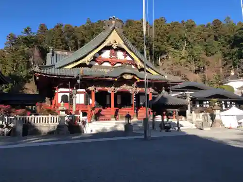 久遠寺の本殿