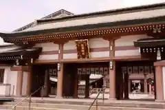 照國神社の山門