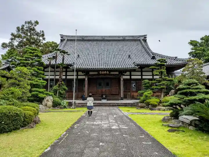 花井寺の本殿・本堂