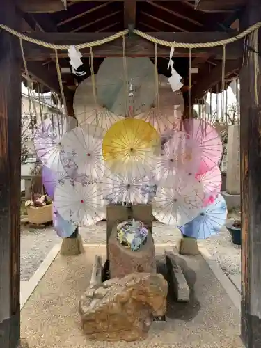 水堂須佐男神社の{uncategorized: "未分類", other: "その他", undefined: "問題あり", building: "その他建物", grave: "お墓", sacred_gate: "鳥居", guardian: "狛犬", statue: "像", buddha: "仏像", history: "歴史", nature: "自然", garden: "庭園", animal: "動物", pagoda: "塔", temizu: "手水舎", mountain_gate: "山門・神門", sanctuary: "本殿・本堂", subordinate: "末社・摂社", art: "芸術", scenery: "景色", jizo: "地蔵", ema: "絵馬", goshuin: "御朱印", omikuji: "おみくじ", items: "授与品その他", amulet: "お守り", goshuincho: "御朱印帳", eats: "食事", festival: "お祭り", votive_dance: "神楽", shichigosan: "七五三参", wedding: "結婚式", experience: "体験その他", initially: "初詣", around: "周辺", anti_infection: "感染症対策"}