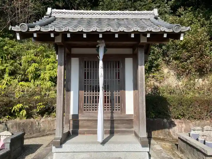 安吉神社の{uncategorized: "未分類", other: "その他", undefined: "問題あり", building: "その他建物", grave: "お墓", sacred_gate: "鳥居", guardian: "狛犬", statue: "像", buddha: "仏像", history: "歴史", nature: "自然", garden: "庭園", animal: "動物", pagoda: "塔", temizu: "手水舎", mountain_gate: "山門・神門", sanctuary: "本殿・本堂", subordinate: "末社・摂社", art: "芸術", scenery: "景色", jizo: "地蔵", ema: "絵馬", goshuin: "御朱印", omikuji: "おみくじ", items: "授与品その他", amulet: "お守り", goshuincho: "御朱印帳", eats: "食事", festival: "お祭り", votive_dance: "神楽", shichigosan: "七五三参", wedding: "結婚式", experience: "体験その他", initially: "初詣", around: "周辺", anti_infection: "感染症対策"}