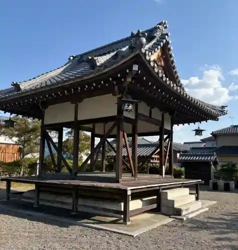三大神社の{uncategorized: "未分類", other: "その他", undefined: "問題あり", building: "その他建物", grave: "お墓", sacred_gate: "鳥居", guardian: "狛犬", statue: "像", buddha: "仏像", history: "歴史", nature: "自然", garden: "庭園", animal: "動物", pagoda: "塔", temizu: "手水舎", mountain_gate: "山門・神門", sanctuary: "本殿・本堂", subordinate: "末社・摂社", art: "芸術", scenery: "景色", jizo: "地蔵", ema: "絵馬", goshuin: "御朱印", omikuji: "おみくじ", items: "授与品その他", amulet: "お守り", goshuincho: "御朱印帳", eats: "食事", festival: "お祭り", votive_dance: "神楽", shichigosan: "七五三参", wedding: "結婚式", experience: "体験その他", initially: "初詣", around: "周辺", anti_infection: "感染症対策"}