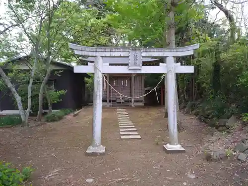 三柱神社の鳥居