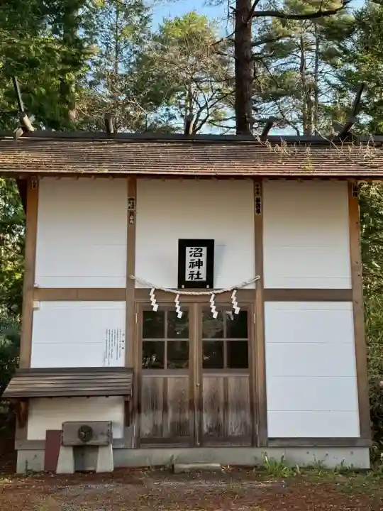 白根神社の{uncategorized: "未分類", other: "その他", undefined: "問題あり", building: "その他建物", grave: "お墓", sacred_gate: "鳥居", guardian: "狛犬", statue: "像", buddha: "仏像", history: "歴史", nature: "自然", garden: "庭園", animal: "動物", pagoda: "塔", temizu: "手水舎", mountain_gate: "山門・神門", sanctuary: "本殿・本堂", subordinate: "末社・摂社", art: "芸術", scenery: "景色", jizo: "地蔵", ema: "絵馬", goshuin: "御朱印", omikuji: "おみくじ", items: "授与品その他", amulet: "お守り", goshuincho: "御朱印帳", eats: "食事", festival: "お祭り", votive_dance: "神楽", shichigosan: "七五三参", wedding: "結婚式", experience: "体験その他", initially: "初詣", around: "周辺", anti_infection: "感染症対策"}