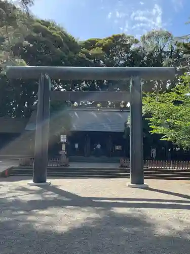 埼玉縣護國神社の{uncategorized: "未分類", other: "その他", undefined: "問題あり", building: "その他建物", grave: "お墓", sacred_gate: "鳥居", guardian: "狛犬", statue: "像", buddha: "仏像", history: "歴史", nature: "自然", garden: "庭園", animal: "動物", pagoda: "塔", temizu: "手水舎", mountain_gate: "山門・神門", sanctuary: "本殿・本堂", subordinate: "末社・摂社", art: "芸術", scenery: "景色", jizo: "地蔵", ema: "絵馬", goshuin: "御朱印", omikuji: "おみくじ", items: "授与品その他", amulet: "お守り", goshuincho: "御朱印帳", eats: "食事", festival: "お祭り", votive_dance: "神楽", shichigosan: "七五三参", wedding: "結婚式", experience: "体験その他", initially: "初詣", around: "周辺", anti_infection: "感染症対策"}