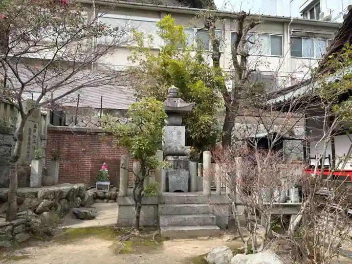妙光院の{uncategorized: "未分類", other: "その他", undefined: "問題あり", building: "その他建物", grave: "お墓", sacred_gate: "鳥居", guardian: "狛犬", statue: "像", buddha: "仏像", history: "歴史", nature: "自然", garden: "庭園", animal: "動物", pagoda: "塔", temizu: "手水舎", mountain_gate: "山門・神門", sanctuary: "本殿・本堂", subordinate: "末社・摂社", art: "芸術", scenery: "景色", jizo: "地蔵", ema: "絵馬", goshuin: "御朱印", omikuji: "おみくじ", items: "授与品その他", amulet: "お守り", goshuincho: "御朱印帳", eats: "食事", festival: "お祭り", votive_dance: "神楽", shichigosan: "七五三参", wedding: "結婚式", experience: "体験その他", initially: "初詣", around: "周辺", anti_infection: "感染症対策"}