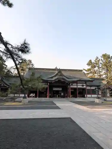 氣比神宮の{uncategorized: "未分類", other: "その他", undefined: "問題あり", building: "その他建物", grave: "お墓", sacred_gate: "鳥居", guardian: "狛犬", statue: "像", buddha: "仏像", history: "歴史", nature: "自然", garden: "庭園", animal: "動物", pagoda: "塔", temizu: "手水舎", mountain_gate: "山門・神門", sanctuary: "本殿・本堂", subordinate: "末社・摂社", art: "芸術", scenery: "景色", jizo: "地蔵", ema: "絵馬", goshuin: "御朱印", omikuji: "おみくじ", items: "授与品その他", amulet: "お守り", goshuincho: "御朱印帳", eats: "食事", festival: "お祭り", votive_dance: "神楽", shichigosan: "七五三参", wedding: "結婚式", experience: "体験その他", initially: "初詣", around: "周辺", anti_infection: "感染症対策"}