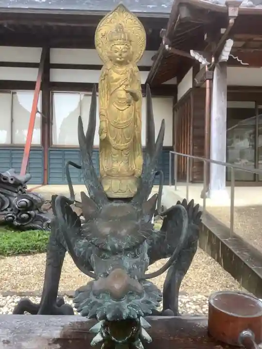 渭信寺の手水舎