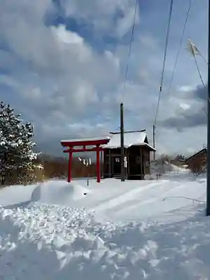 出来澗稲荷神社の{uncategorized: "未分類", other: "その他", undefined: "問題あり", building: "その他建物", grave: "お墓", sacred_gate: "鳥居", guardian: "狛犬", statue: "像", buddha: "仏像", history: "歴史", nature: "自然", garden: "庭園", animal: "動物", pagoda: "塔", temizu: "手水舎", mountain_gate: "山門・神門", sanctuary: "本殿・本堂", subordinate: "末社・摂社", art: "芸術", scenery: "景色", jizo: "地蔵", ema: "絵馬", goshuin: "御朱印", omikuji: "おみくじ", items: "授与品その他", amulet: "お守り", goshuincho: "御朱印帳", eats: "食事", festival: "お祭り", votive_dance: "神楽", shichigosan: "七五三参", wedding: "結婚式", experience: "体験その他", initially: "初詣", around: "周辺", anti_infection: "感染症対策"}