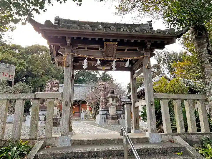 二宮神社の山門・神門