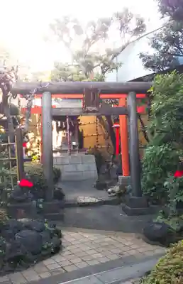 靍護稲荷神社の鳥居
