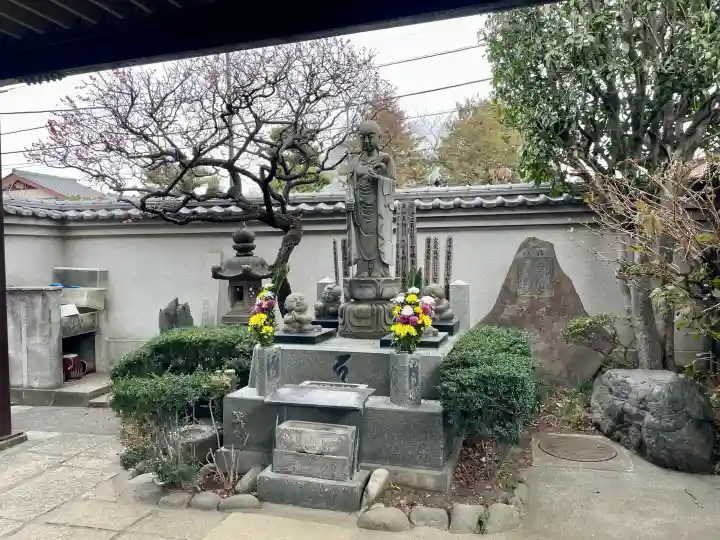 天竜院の{uncategorized: "未分類", other: "その他", undefined: "問題あり", building: "その他建物", grave: "お墓", sacred_gate: "鳥居", guardian: "狛犬", statue: "像", buddha: "仏像", history: "歴史", nature: "自然", garden: "庭園", animal: "動物", pagoda: "塔", temizu: "手水舎", mountain_gate: "山門・神門", sanctuary: "本殿・本堂", subordinate: "末社・摂社", art: "芸術", scenery: "景色", jizo: "地蔵", ema: "絵馬", goshuin: "御朱印", omikuji: "おみくじ", items: "授与品その他", amulet: "お守り", goshuincho: "御朱印帳", eats: "食事", festival: "お祭り", votive_dance: "神楽", shichigosan: "七五三参", wedding: "結婚式", experience: "体験その他", initially: "初詣", around: "周辺", anti_infection: "感染症対策"}