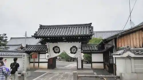 蓮臺山　捴見院　阿弥陀寺の山門