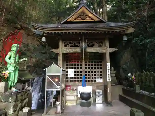 紅葉ヶ滝薬師堂(福岡県)