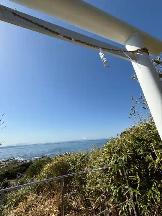 洲崎神社の{uncategorized: "未分類", other: "その他", undefined: "問題あり", building: "その他建物", grave: "お墓", sacred_gate: "鳥居", guardian: "狛犬", statue: "像", buddha: "仏像", history: "歴史", nature: "自然", garden: "庭園", animal: "動物", pagoda: "塔", temizu: "手水舎", mountain_gate: "山門・神門", sanctuary: "本殿・本堂", subordinate: "末社・摂社", art: "芸術", scenery: "景色", jizo: "地蔵", ema: "絵馬", goshuin: "御朱印", omikuji: "おみくじ", items: "授与品その他", amulet: "お守り", goshuincho: "御朱印帳", eats: "食事", festival: "お祭り", votive_dance: "神楽", shichigosan: "七五三参", wedding: "結婚式", experience: "体験その他", initially: "初詣", around: "周辺", anti_infection: "感染症対策"}