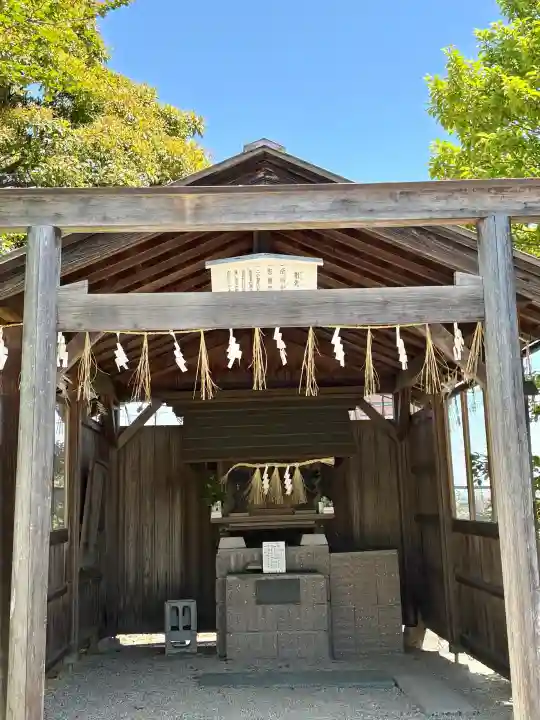 比佐豆知神社の{uncategorized: "未分類", other: "その他", undefined: "問題あり", building: "その他建物", grave: "お墓", sacred_gate: "鳥居", guardian: "狛犬", statue: "像", buddha: "仏像", history: "歴史", nature: "自然", garden: "庭園", animal: "動物", pagoda: "塔", temizu: "手水舎", mountain_gate: "山門・神門", sanctuary: "本殿・本堂", subordinate: "末社・摂社", art: "芸術", scenery: "景色", jizo: "地蔵", ema: "絵馬", goshuin: "御朱印", omikuji: "おみくじ", items: "授与品その他", amulet: "お守り", goshuincho: "御朱印帳", eats: "食事", festival: "お祭り", votive_dance: "神楽", shichigosan: "七五三参", wedding: "結婚式", experience: "体験その他", initially: "初詣", around: "周辺", anti_infection: "感染症対策"}