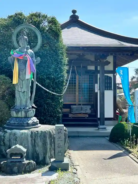 長昌寺の{uncategorized: "未分類", other: "その他", undefined: "問題あり", building: "その他建物", grave: "お墓", sacred_gate: "鳥居", guardian: "狛犬", statue: "像", buddha: "仏像", history: "歴史", nature: "自然", garden: "庭園", animal: "動物", pagoda: "塔", temizu: "手水舎", mountain_gate: "山門・神門", sanctuary: "本殿・本堂", subordinate: "末社・摂社", art: "芸術", scenery: "景色", jizo: "地蔵", ema: "絵馬", goshuin: "御朱印", omikuji: "おみくじ", items: "授与品その他", amulet: "お守り", goshuincho: "御朱印帳", eats: "食事", festival: "お祭り", votive_dance: "神楽", shichigosan: "七五三参", wedding: "結婚式", experience: "体験その他", initially: "初詣", around: "周辺", anti_infection: "感染症対策"}