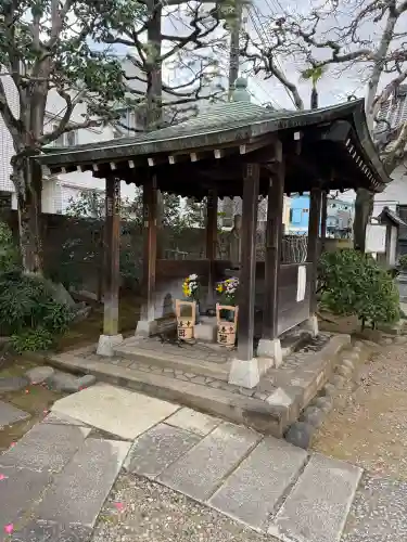 法善寺の{uncategorized: "未分類", other: "その他", undefined: "問題あり", building: "その他建物", grave: "お墓", sacred_gate: "鳥居", guardian: "狛犬", statue: "像", buddha: "仏像", history: "歴史", nature: "自然", garden: "庭園", animal: "動物", pagoda: "塔", temizu: "手水舎", mountain_gate: "山門・神門", sanctuary: "本殿・本堂", subordinate: "末社・摂社", art: "芸術", scenery: "景色", jizo: "地蔵", ema: "絵馬", goshuin: "御朱印", omikuji: "おみくじ", items: "授与品その他", amulet: "お守り", goshuincho: "御朱印帳", eats: "食事", festival: "お祭り", votive_dance: "神楽", shichigosan: "七五三参", wedding: "結婚式", experience: "体験その他", initially: "初詣", around: "周辺", anti_infection: "感染症対策"}