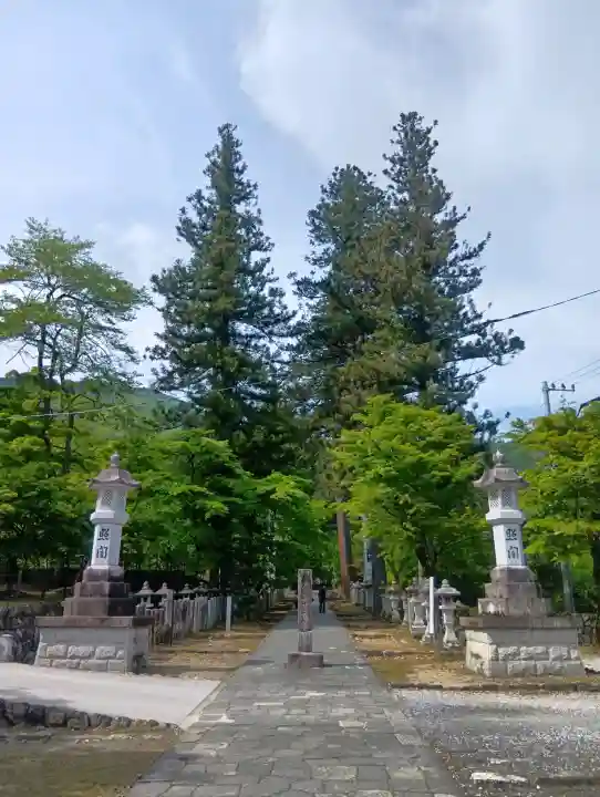 華厳寺の{uncategorized: "未分類", other: "その他", undefined: "問題あり", building: "その他建物", grave: "お墓", sacred_gate: "鳥居", guardian: "狛犬", statue: "像", buddha: "仏像", history: "歴史", nature: "自然", garden: "庭園", animal: "動物", pagoda: "塔", temizu: "手水舎", mountain_gate: "山門・神門", sanctuary: "本殿・本堂", subordinate: "末社・摂社", art: "芸術", scenery: "景色", jizo: "地蔵", ema: "絵馬", goshuin: "御朱印", omikuji: "おみくじ", items: "授与品その他", amulet: "お守り", goshuincho: "御朱印帳", eats: "食事", festival: "お祭り", votive_dance: "神楽", shichigosan: "七五三参", wedding: "結婚式", experience: "体験その他", initially: "初詣", around: "周辺", anti_infection: "感染症対策"}