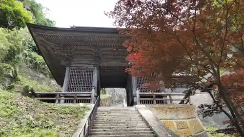 宝珠山 立石寺の山門・神門