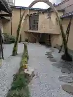 徳正寺の{uncategorized: "未分類", other: "その他", undefined: "問題あり", building: "その他建物", grave: "お墓", sacred_gate: "鳥居", guardian: "狛犬", statue: "像", buddha: "仏像", history: "歴史", nature: "自然", garden: "庭園", animal: "動物", pagoda: "塔", temizu: "手水舎", mountain_gate: "山門・神門", sanctuary: "本殿・本堂", subordinate: "末社・摂社", art: "芸術", scenery: "景色", jizo: "地蔵", ema: "絵馬", goshuin: "御朱印", omikuji: "おみくじ", items: "授与品その他", amulet: "お守り", goshuincho: "御朱印帳", eats: "食事", festival: "お祭り", votive_dance: "神楽", shichigosan: "七五三参", wedding: "結婚式", experience: "体験その他", initially: "初詣", around: "周辺", anti_infection: "感染症対策"}