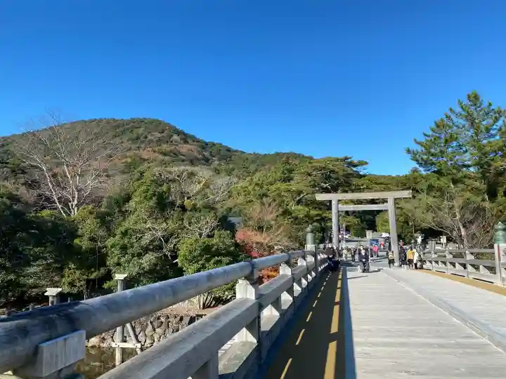 伊勢神宮内宮(皇大神宮)の{uncategorized: "未分類", other: "その他", undefined: "問題あり", building: "その他建物", grave: "お墓", sacred_gate: "鳥居", guardian: "狛犬", statue: "像", buddha: "仏像", history: "歴史", nature: "自然", garden: "庭園", animal: "動物", pagoda: "塔", temizu: "手水舎", mountain_gate: "山門・神門", sanctuary: "本殿・本堂", subordinate: "末社・摂社", art: "芸術", scenery: "景色", jizo: "地蔵", ema: "絵馬", goshuin: "御朱印", omikuji: "おみくじ", items: "授与品その他", amulet: "お守り", goshuincho: "御朱印帳", eats: "食事", festival: "お祭り", votive_dance: "神楽", shichigosan: "七五三参", wedding: "結婚式", experience: "体験その他", initially: "初詣", around: "周辺", anti_infection: "感染症対策"}