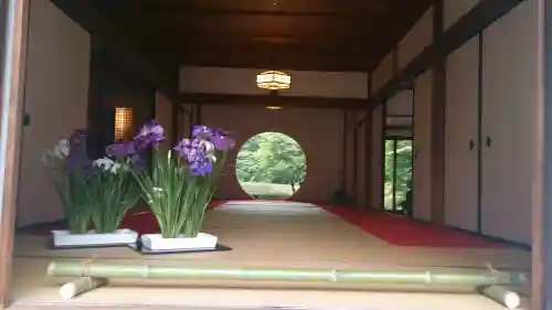 明月院の{uncategorized: "未分類", other: "その他", undefined: "問題あり", building: "その他建物", grave: "お墓", sacred_gate: "鳥居", guardian: "狛犬", statue: "像", buddha: "仏像", history: "歴史", nature: "自然", garden: "庭園", animal: "動物", pagoda: "塔", temizu: "手水舎", mountain_gate: "山門・神門", sanctuary: "本殿・本堂", subordinate: "末社・摂社", art: "芸術", scenery: "景色", jizo: "地蔵", ema: "絵馬", goshuin: "御朱印", omikuji: "おみくじ", items: "授与品その他", amulet: "お守り", goshuincho: "御朱印帳", eats: "食事", festival: "お祭り", votive_dance: "神楽", shichigosan: "七五三参", wedding: "結婚式", experience: "体験その他", initially: "初詣", around: "周辺", anti_infection: "感染症対策"}