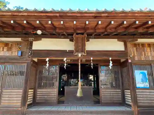 山梨岡神社の本殿