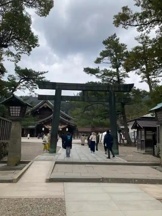 出雲大社の{uncategorized: "未分類", other: "その他", undefined: "問題あり", building: "その他建物", grave: "お墓", sacred_gate: "鳥居", guardian: "狛犬", statue: "像", buddha: "仏像", history: "歴史", nature: "自然", garden: "庭園", animal: "動物", pagoda: "塔", temizu: "手水舎", mountain_gate: "山門・神門", sanctuary: "本殿・本堂", subordinate: "末社・摂社", art: "芸術", scenery: "景色", jizo: "地蔵", ema: "絵馬", goshuin: "御朱印", omikuji: "おみくじ", items: "授与品その他", amulet: "お守り", goshuincho: "御朱印帳", eats: "食事", festival: "お祭り", votive_dance: "神楽", shichigosan: "七五三参", wedding: "結婚式", experience: "体験その他", initially: "初詣", around: "周辺", anti_infection: "感染症対策"}