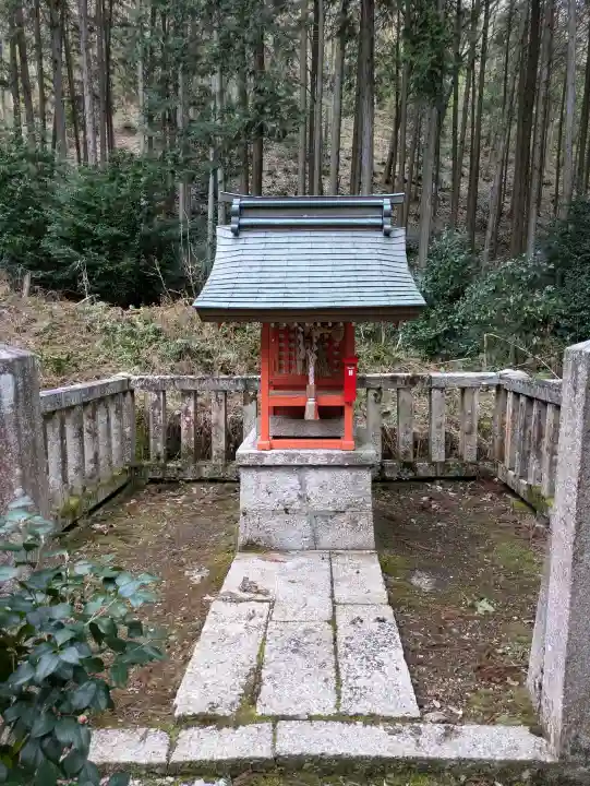 湯谷神社の{uncategorized: "未分類", other: "その他", undefined: "問題あり", building: "その他建物", grave: "お墓", sacred_gate: "鳥居", guardian: "狛犬", statue: "像", buddha: "仏像", history: "歴史", nature: "自然", garden: "庭園", animal: "動物", pagoda: "塔", temizu: "手水舎", mountain_gate: "山門・神門", sanctuary: "本殿・本堂", subordinate: "末社・摂社", art: "芸術", scenery: "景色", jizo: "地蔵", ema: "絵馬", goshuin: "御朱印", omikuji: "おみくじ", items: "授与品その他", amulet: "お守り", goshuincho: "御朱印帳", eats: "食事", festival: "お祭り", votive_dance: "神楽", shichigosan: "七五三参", wedding: "結婚式", experience: "体験その他", initially: "初詣", around: "周辺", anti_infection: "感染症対策"}