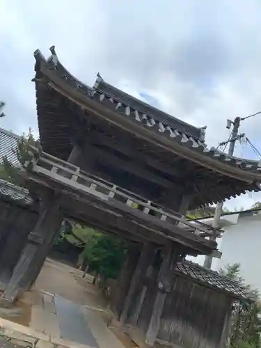 洞春寺の山門